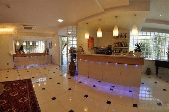 Hotel Haus Charlotte San Benedetto del Tronto Exterior photo