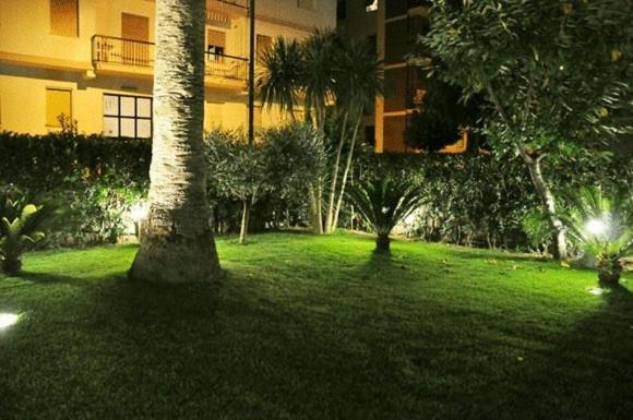Hotel Haus Charlotte San Benedetto del Tronto Exterior photo