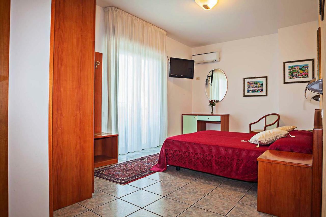 Hotel Haus Charlotte San Benedetto del Tronto Exterior photo