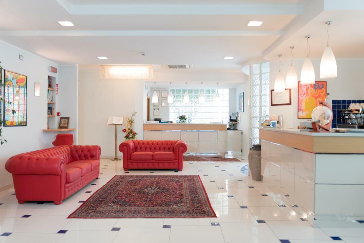 Hotel Haus Charlotte San Benedetto del Tronto Exterior photo